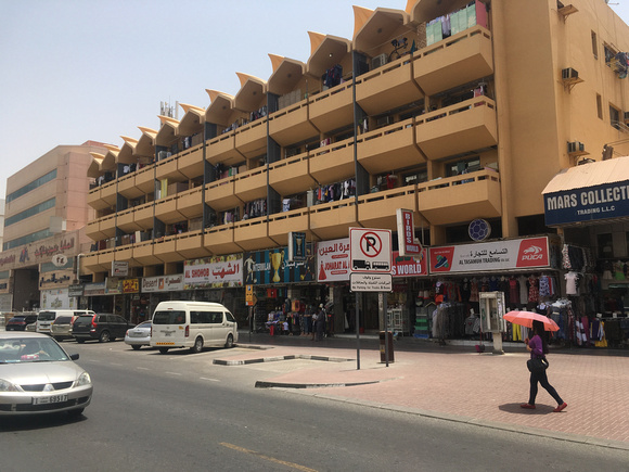 Stores & apartments in Al Satwa