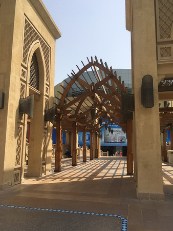 Bridge between Dubai Mall & Souk Al Bahar